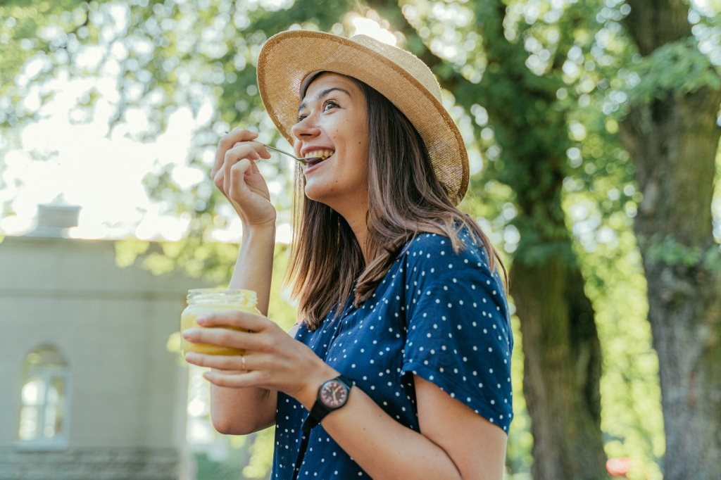 woman eating something out of a jar - for eating disorder outpatient treatment